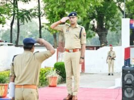 एसपी ने साप्ताहिक परेड की ली सलामी