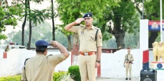 एसपी ने साप्ताहिक परेड की ली सलामी