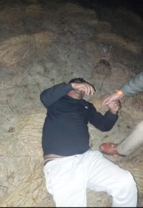 पुलिस-चोरों की मुठभेड़, दो वाहन चोर पैर में गोली लगने के बाद गिरफ्तार 1 IMG 20251117 WA0018