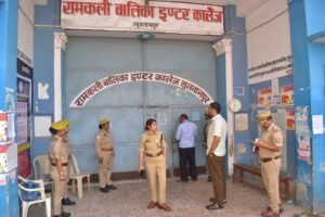 सुलतानपुर में उप निरीक्षक भर्ती परीक्षा केंद्रो पर कड़ा पहरा, डीएम कुमार हर्ष व एसपी चारु निगम ने केंद्रों का किया निरीक्षण 5 IMG 20260315 WA0037