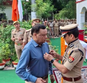 सुल्तानपुर में पूर्व में एसपी ऑफिस में तैनात रहे इंस्पेक्टर लिपिक जलाल अहमद को 80वें स्वतंत्रता दिवस पर राष्ट्रपति पदक से किया गया सम्मानित 2 IMG 20260815 WA0055