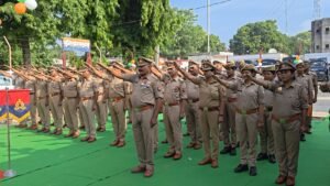 एसपी चारू निगम ने सुलतानपुर में किया ध्वजारोहण, शहीदों के बलिदान को किया नमन 8 IMG 20260815 WA0075