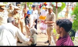 एसपी चारू निगम ने सुलतानपुर में किया ध्वजारोहण, शहीदों के बलिदान को किया नमन 2 Screenshot 2026 0815 191430