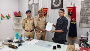बेसहारा मानसिक रूप से अस्वस्थ व्यक्ति की मदद करने वाले पुलिसकर्मियों और नागरिकों को एसपी विनीत जायसवाल ने किया सम्मानित 5 IMG 20260904 WA0076