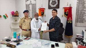 बेसहारा मानसिक रूप से अस्वस्थ व्यक्ति की मदद करने वाले पुलिसकर्मियों और नागरिकों को एसपी विनीत जायसवाल ने किया सम्मानित 3 IMG 20260904 WA0077