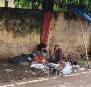 पुलिस का मानवीय चेहरा आया सामने, लावारिस जिंदगी जी रहा था मानसिक रूप से अस्वस्थ व्यक्ति, सुल्तानपुर पुलिस बनी सहारा 2 IMG 20260903 170110